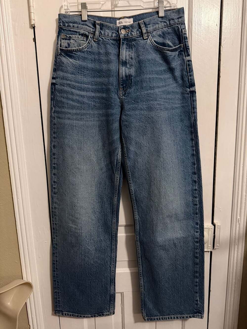 Zara Medium Wash Straight Leg Jeans Size 28 US 6